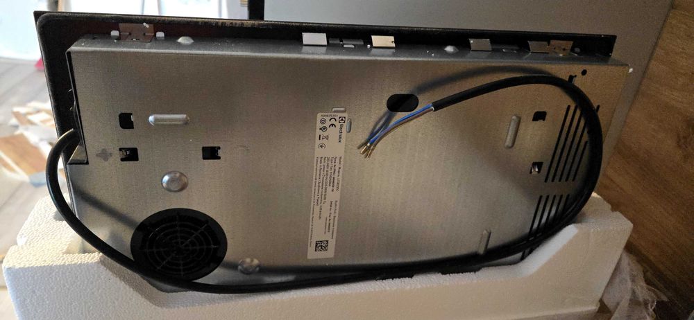 Plită cu inducție Electrolux LIT30230C – nouă, nefolosită