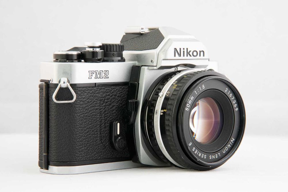 Aparat film Nikon FM2n cu obiectiv Nikon 50mm 1.8 in stare foarte buna