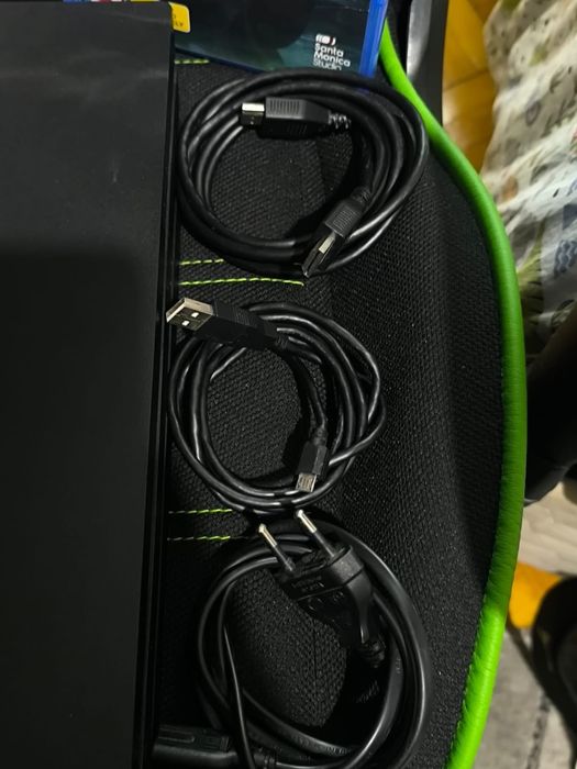 PlayStation 4 Pro 1TB + 3 Игри