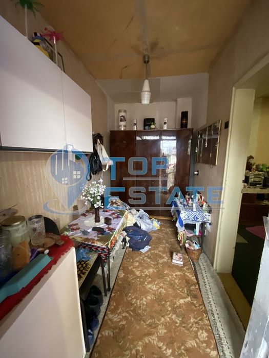 Тухлена къща с гараж и кладенец в гр. Горна Оряховица, област Велико