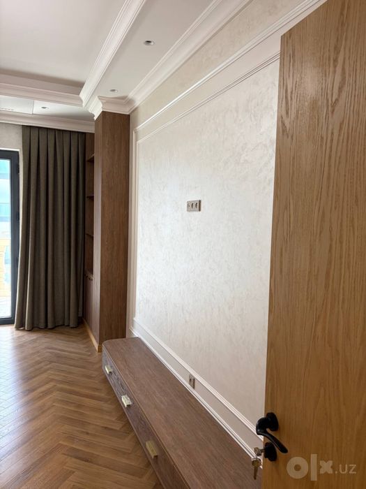 Своя срочно продам Алайский новастройка 3 ком евро ремонт мебел