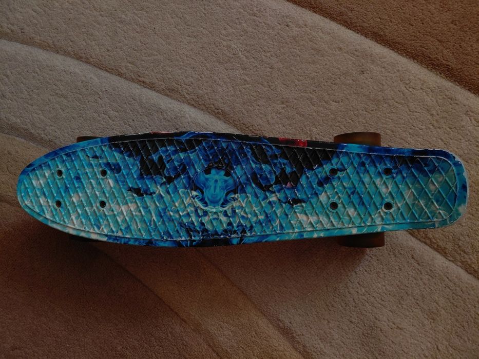 Продам скейтборд 55 см