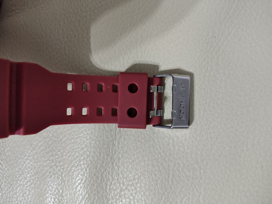 Ceas model sport, Casio Gshock - GA 100, roșu.