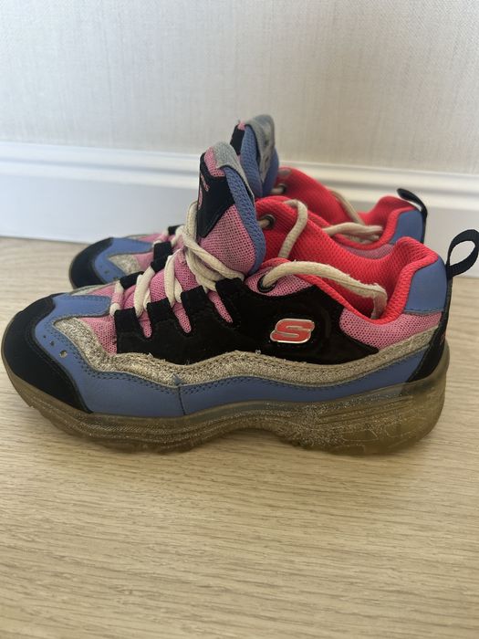 Продаю кроссовки SKECHERS