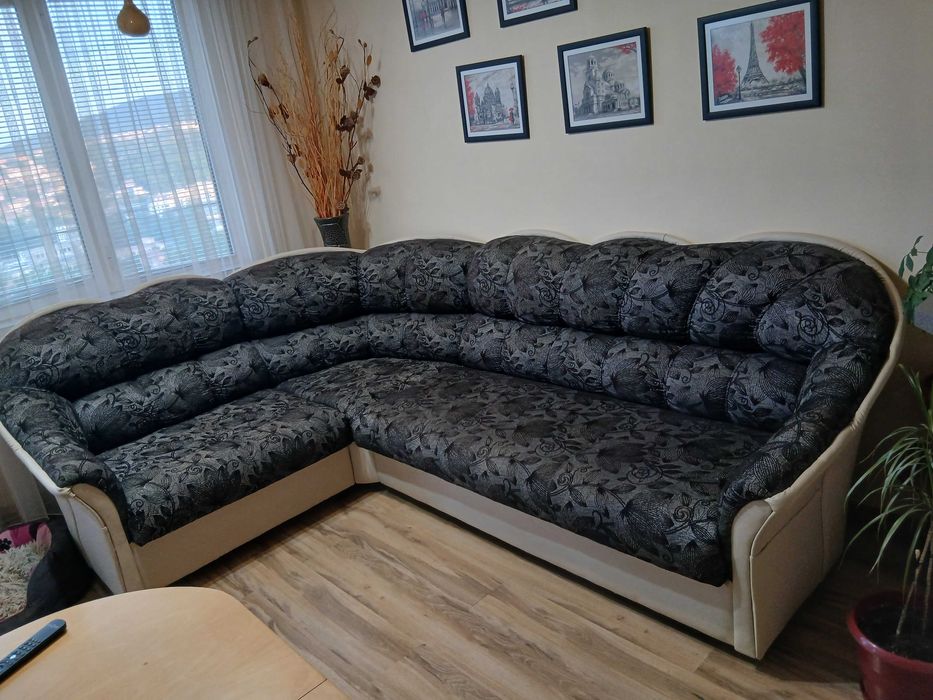 Ъглов диван с десен ъгъл