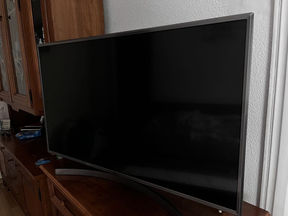 televizor Smart TV LG de 109 cm (43 inch), model exact 43UK6950PLB.