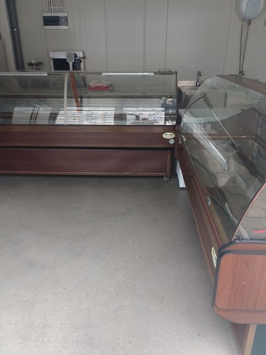 Vând 2 vitrine frigorifice