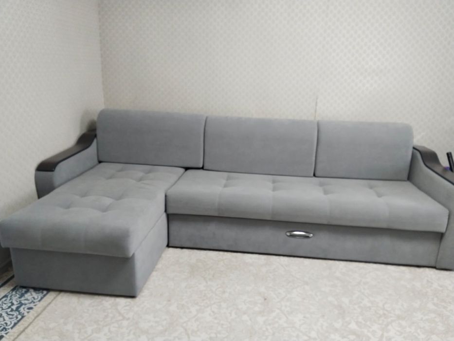 Продам диван. Состояние почти новое.