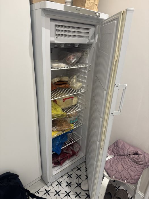 Вертикальный морозильник