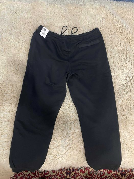 ЧИСТО НОВ ! С етикетите оригинален анцунг Nike Sportswear Club черен