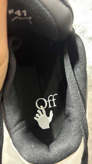 Adidasi Of white out off office