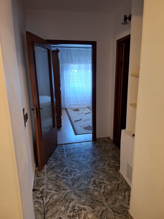 De inchiriat  apartament cu 2 camere , ultracentral, langa primarie, langa  Liceul Ioan Petrus