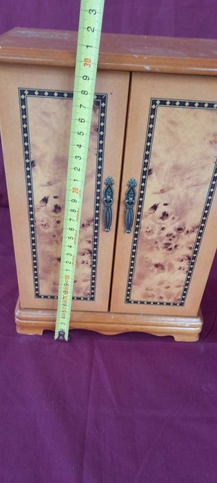 caseta din lemn pentru bijuterii