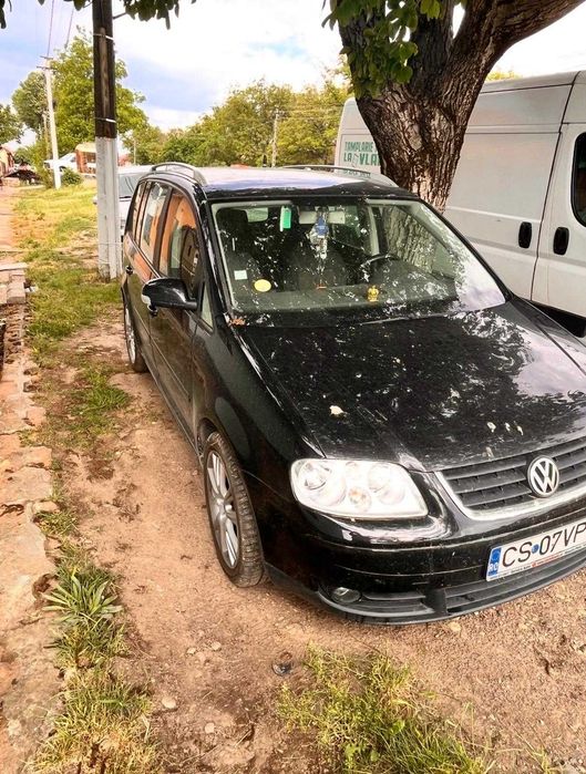 Vând Volkswagen Touran