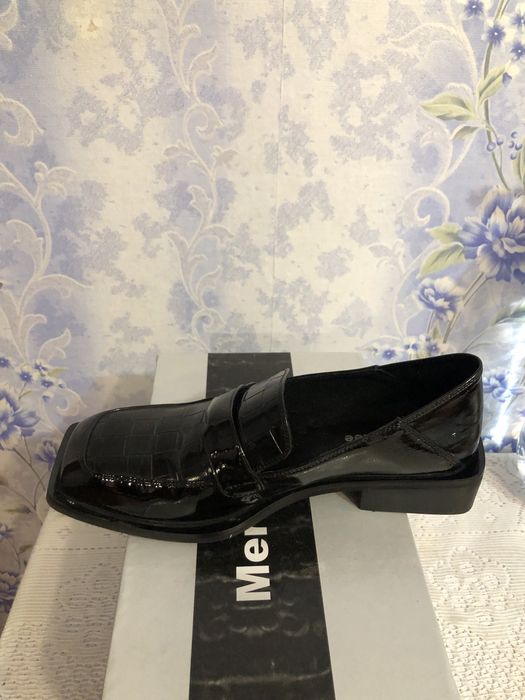 Лоферы ,черные ,лакированные