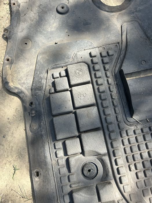 Кори под мотора BMW E60/61 Ръчка!