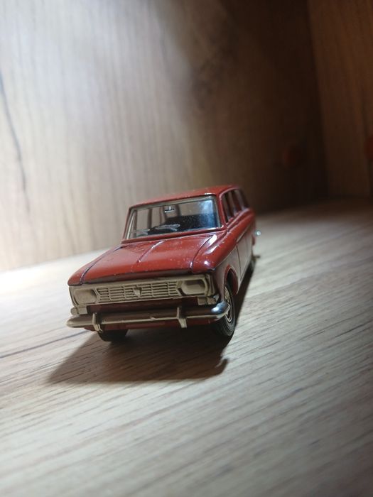 Продаеться Москвич   427 1:43 Ссср  коллекционный