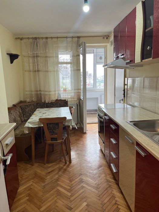Vând Apartament cu 4 camere