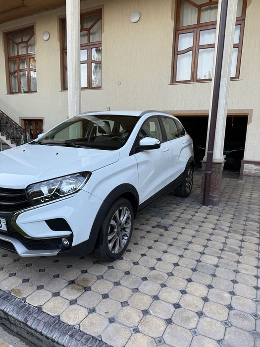 Lada Xray Cross Luxe Prestige