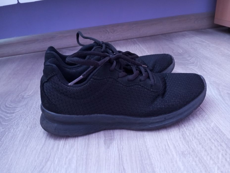 Черни маратонки Vry