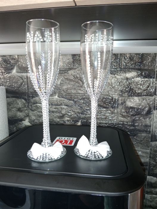 De vânzare pahare mirii și nașii