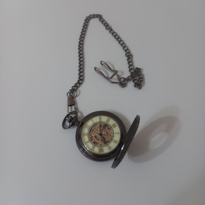 Часы новые карманные