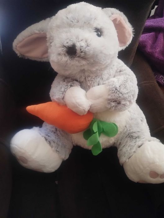 Голям плюшен заек