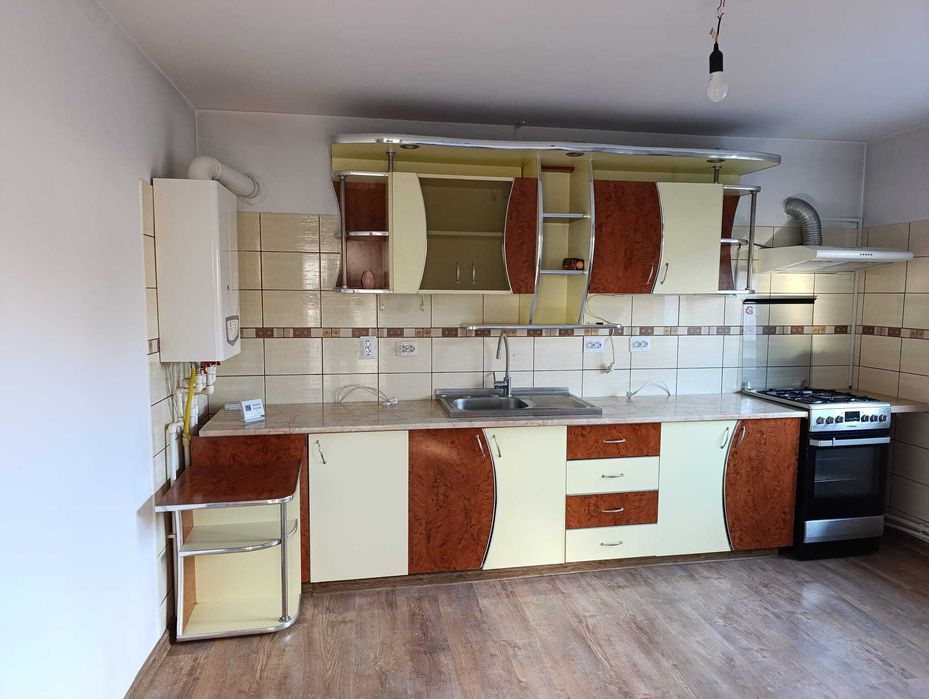 Vând mobilă bucătărie în stare bună