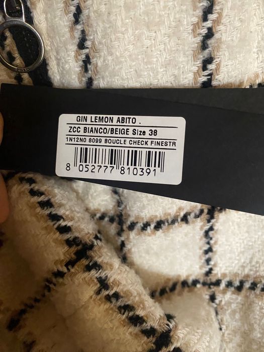 НОВА с етикети Pinko букле туид рокля