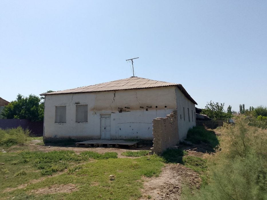 Ховлили уй сотилади