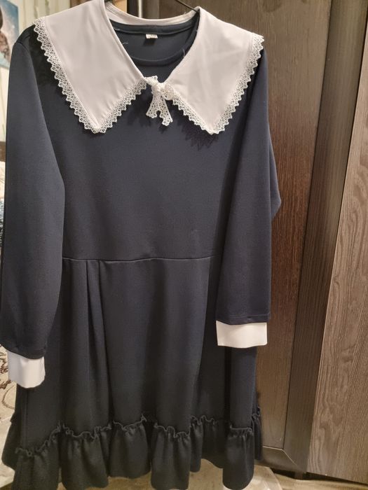 Продам платье школьное  в отличном состоянии