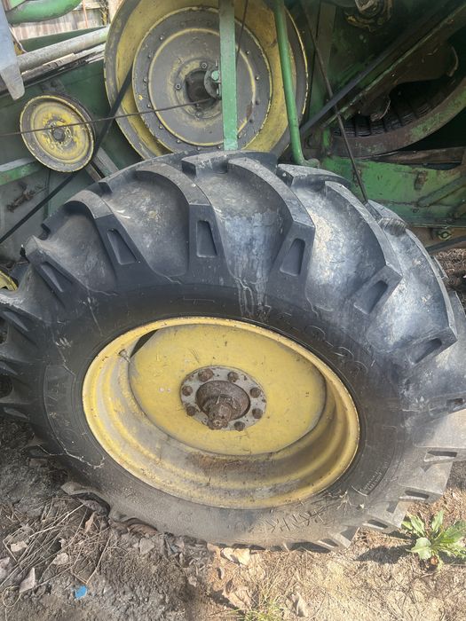 John  DEERE  in stare de functionare buna