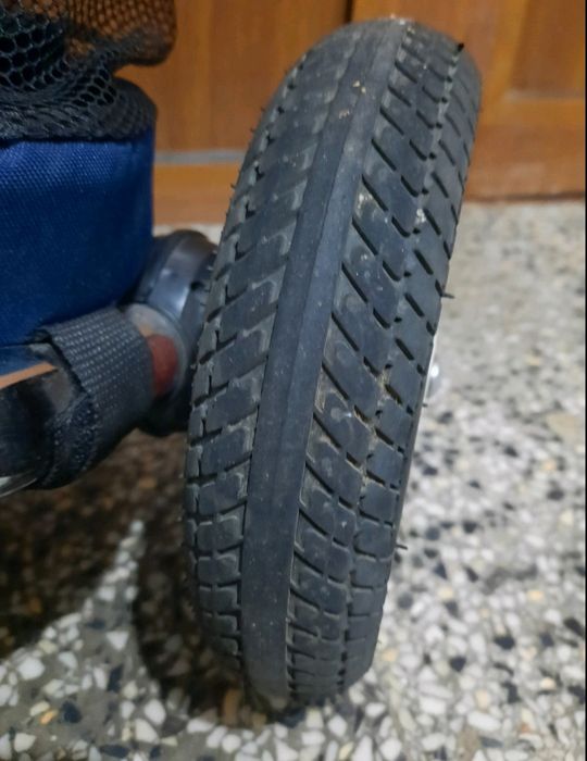 Триколка Lexus с помпащи гуми