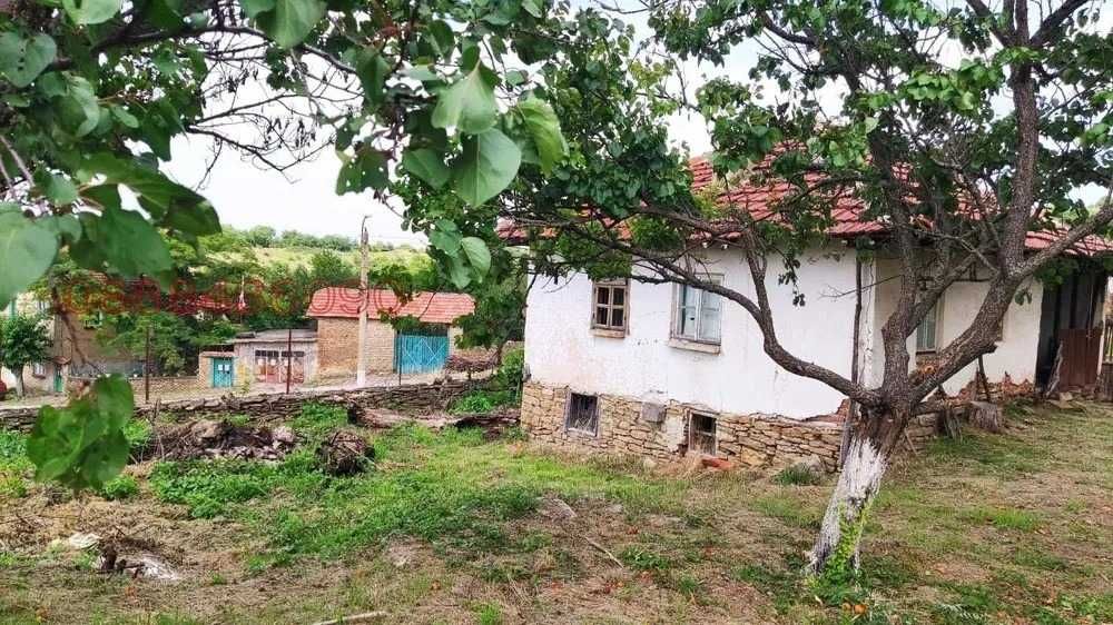 Продава се Къща в с. Пресяка, Област Ловеч - 242 кв.м за 74 €/кв.м - Снимка #3