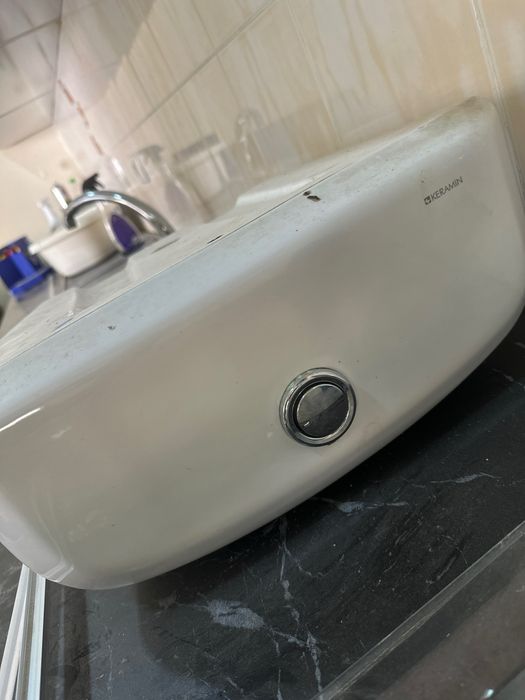 Продается унитаз Ceramin , в отличном состоянии