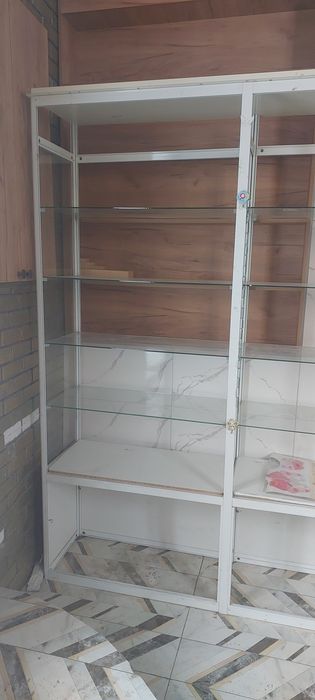 Продам витрины б/у