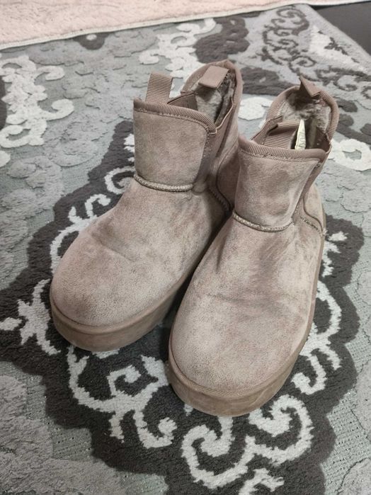 UGG fetite maron imblanite
