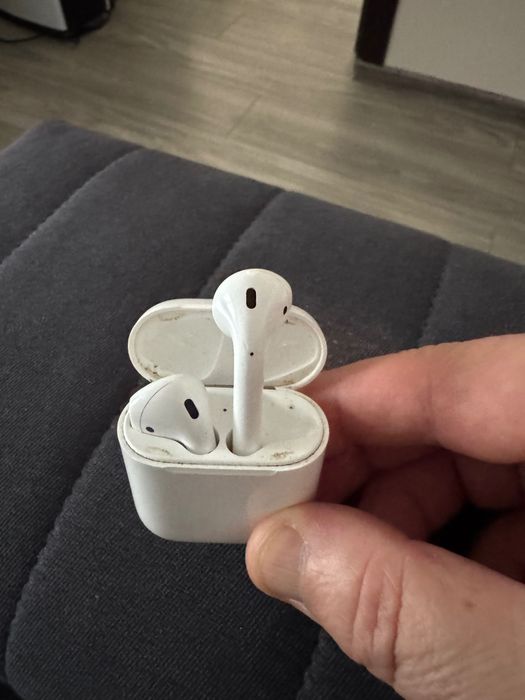 Căști AirPod 2 - carcasă și cască dreapta funcționale