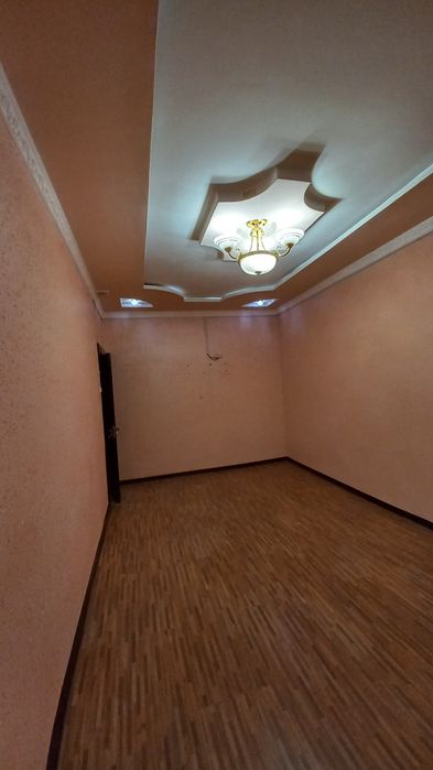 Квартира сотилади шарк 1 да