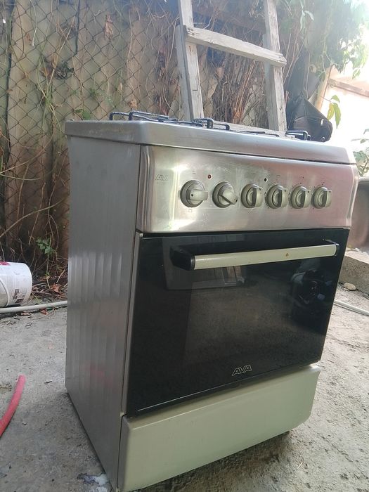 Продам газовую плиту