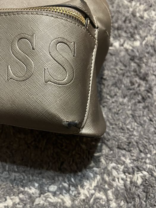 Раница на марката Guess