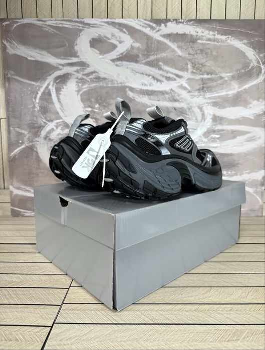 Balenciaga Trainer 6XL Black