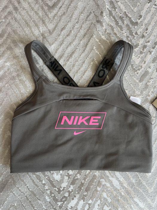 Спортни бюстиета Nike