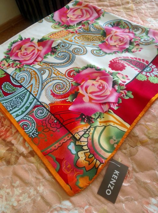 Платки новые 1м на 1 м.