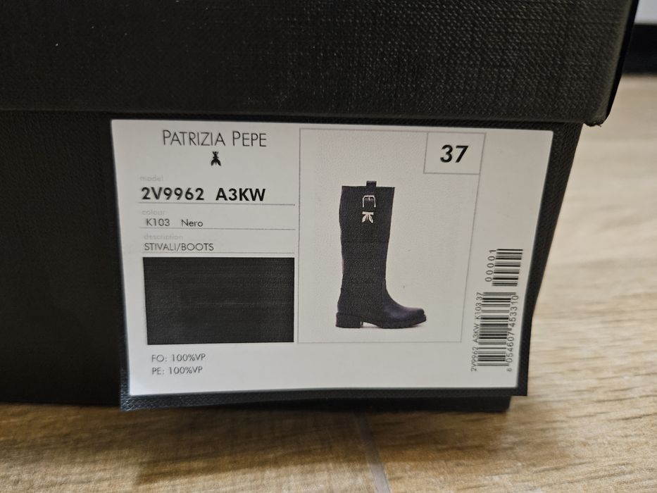 Оригинални Кожени Ботуши Patrizia Pepe.
Цвят: Черен. Заоблен връх. 
За