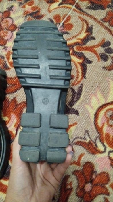 Продам туфли на девочку.