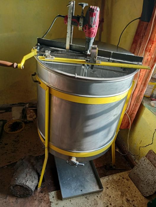 Центрофуга за мед