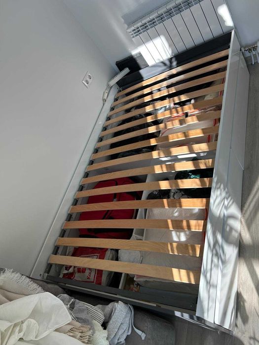 Легло с чекмеджета за съхранение с поматрачна рамка (120х200)