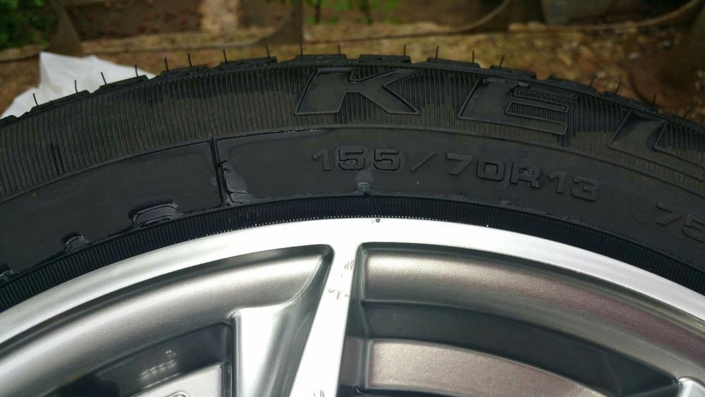 Genti împreună cu  cauciucuri R13 de vara... cauciucuri ca si noi