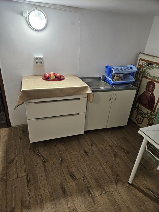 Garsoniera, de 30 de m patrati+boxa+spatiu inchis in pod..